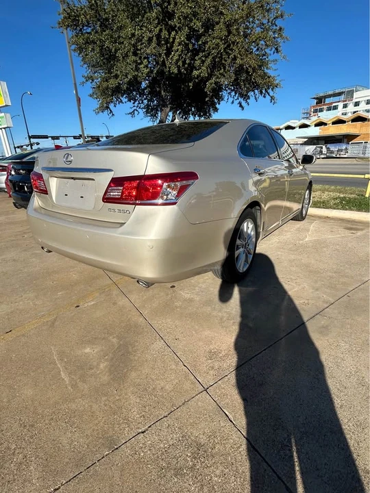 2011 Lexus ES 4th Gen - Image 12 of 13