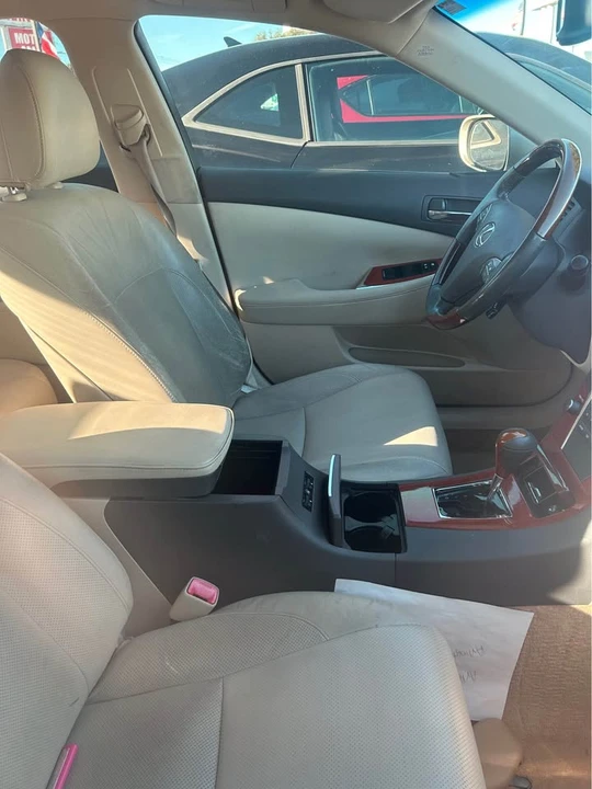 2011 Lexus ES 4th Gen - Image 3 of 13