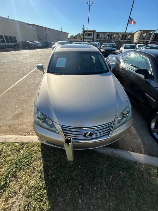 2011 Lexus ES 4th Gen - Image 9 of 13