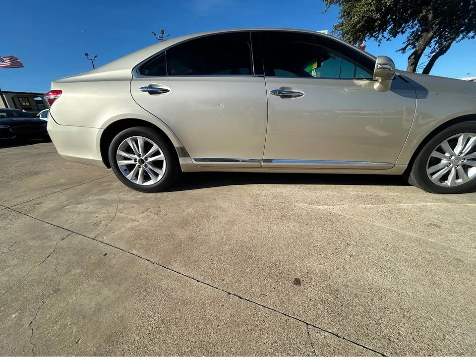 2011 Lexus ES 4th Gen - Image 11 of 13
