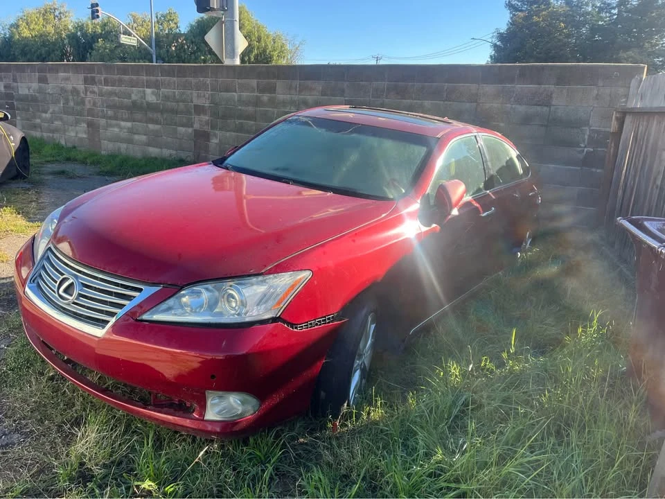 2011 Lexus ES 4th Gen - Image 2 of 3
