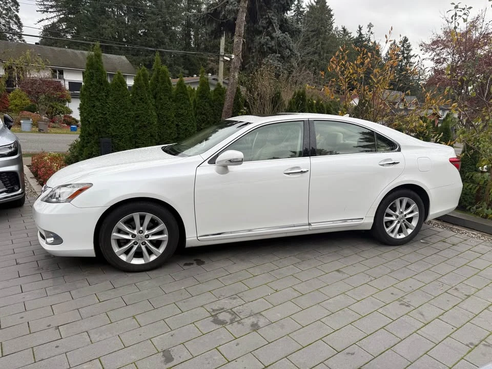 2011 Lexus ES 4th Gen - Image 2 of 5