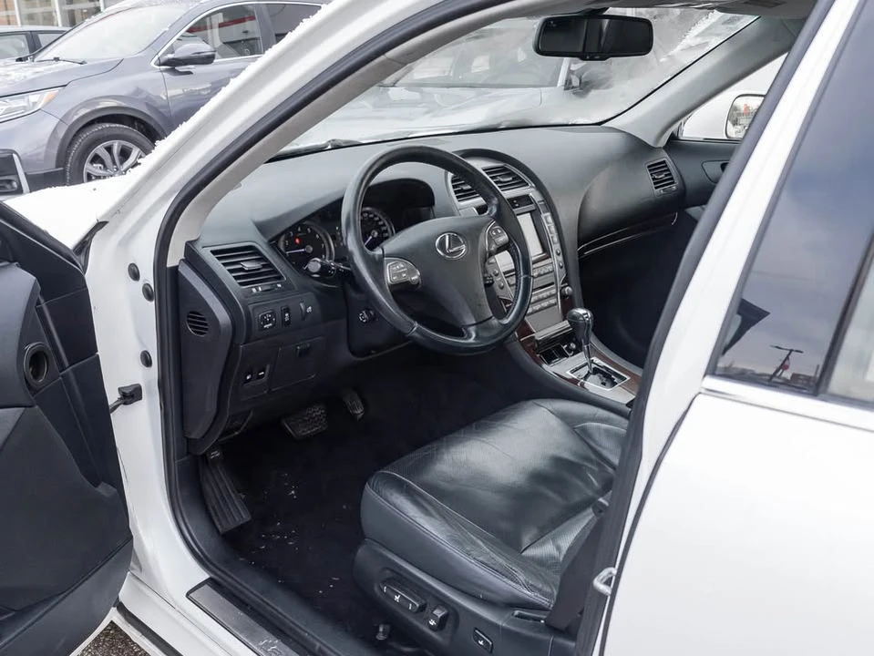 2011 Lexus ES 4th Gen - Image 7 of 16