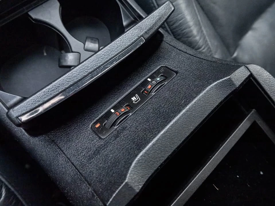 2011 Lexus ES 4th Gen - Image 11 of 16