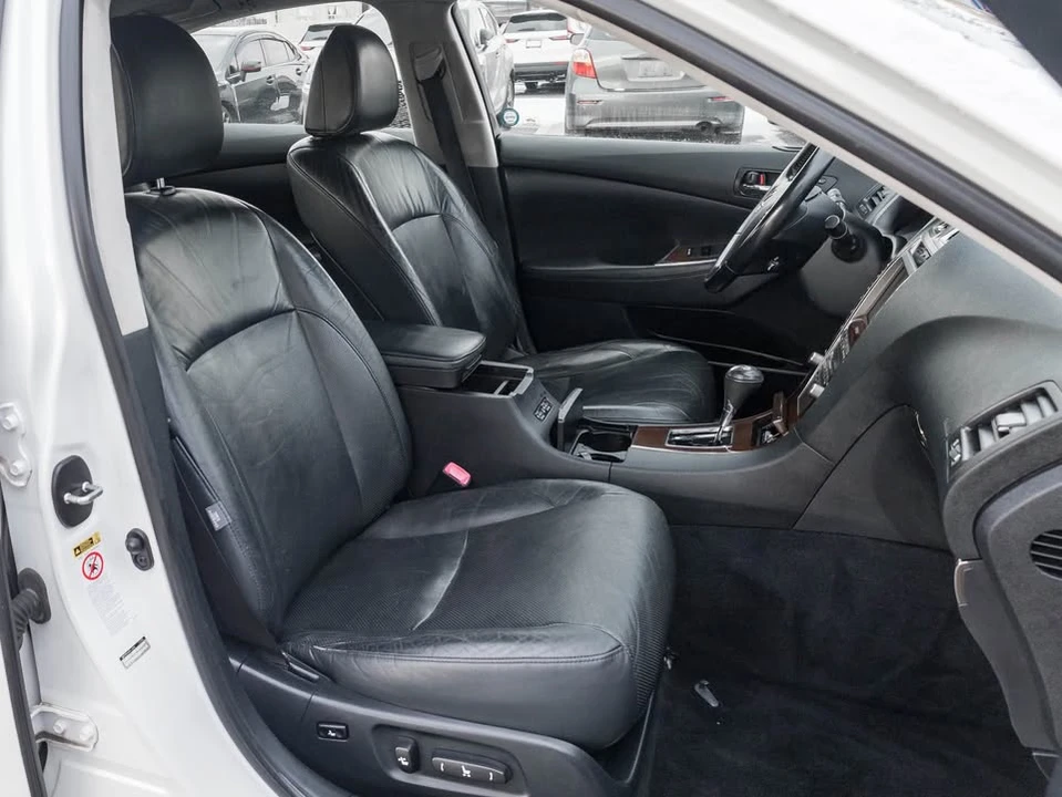 2011 Lexus ES 4th Gen - Image 13 of 16