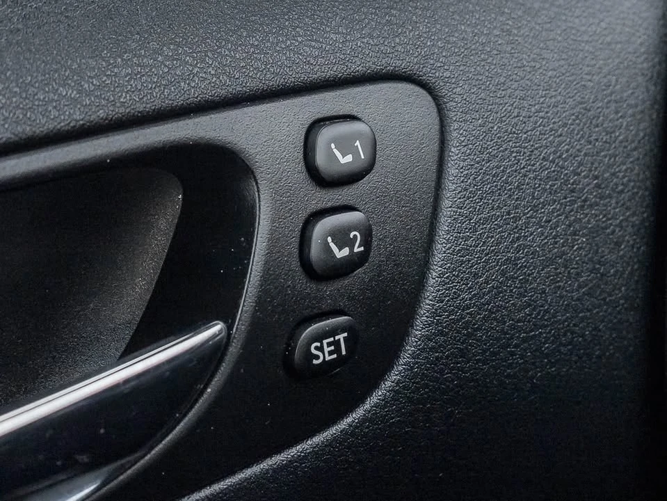2011 Lexus ES 4th Gen - Image 10 of 16