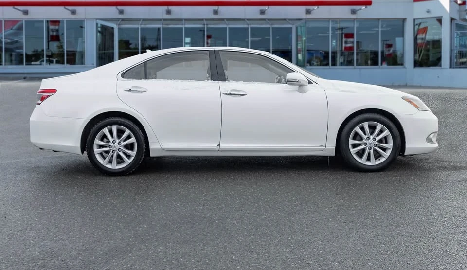 2011 Lexus ES 4th Gen - Image 4 of 16
