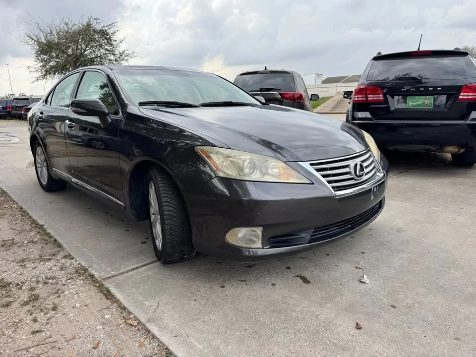 2011 Lexus ES 5th Gen - Image 3 of 20