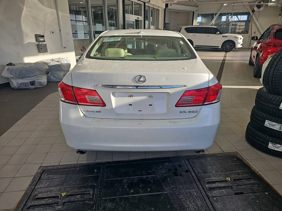 2011 Lexus ES 4th Gen - Image 2 of 19