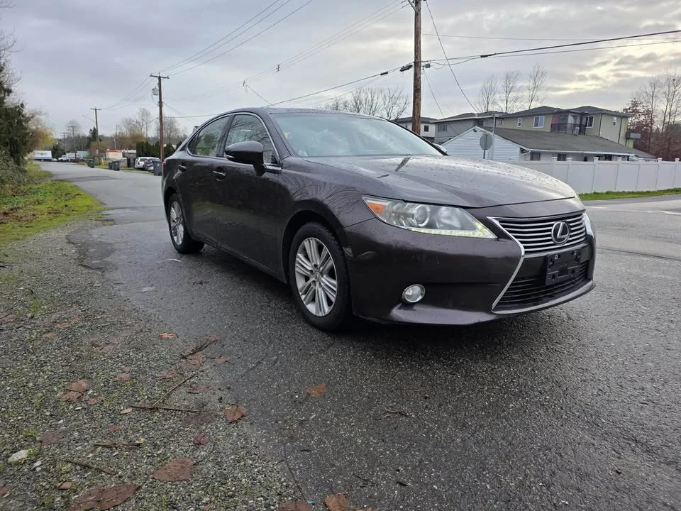 2011 Lexus ES 5th Gen - Image 2 of 12