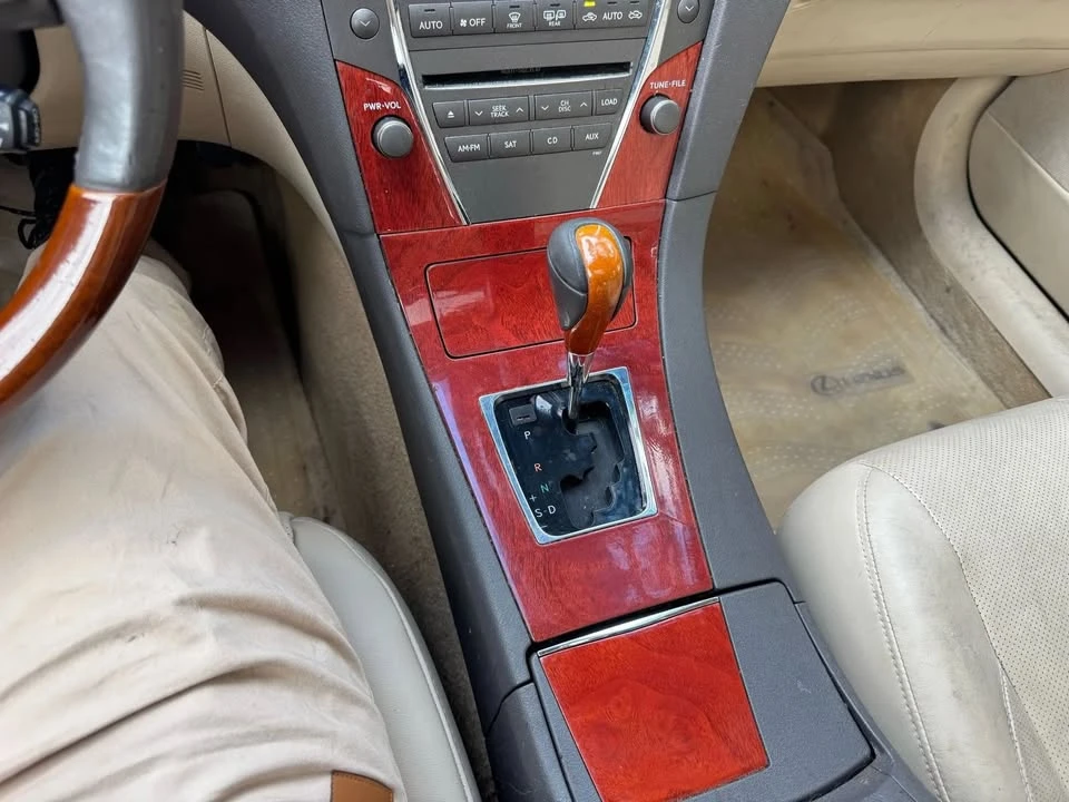 2011 Lexus ES 5th Gen - Image 17 of 20