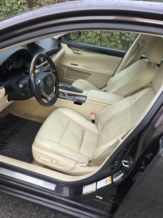 2011 Lexus ES 5th Gen - Image 10 of 12