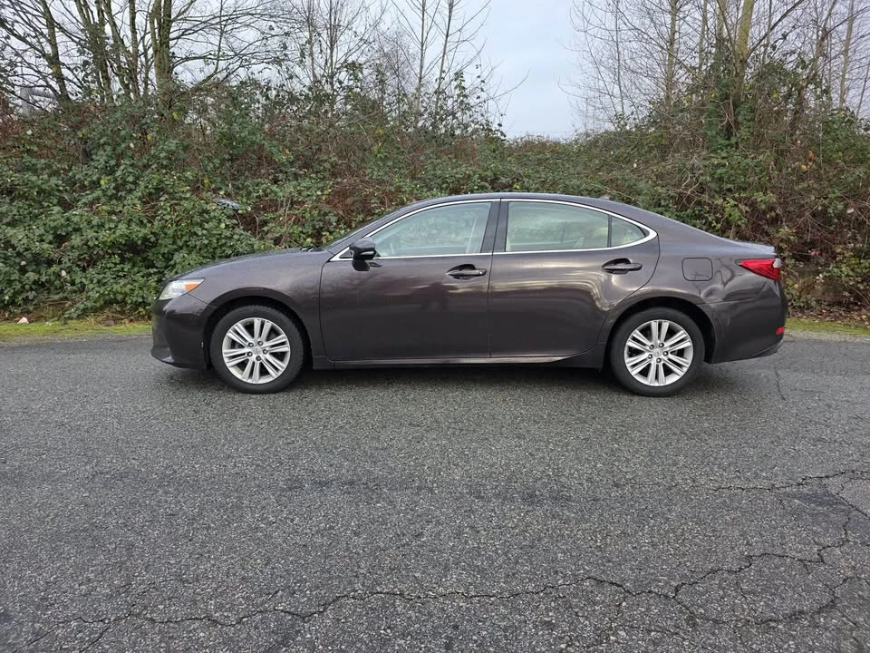 2011 Lexus ES 5th Gen - Image 4 of 12