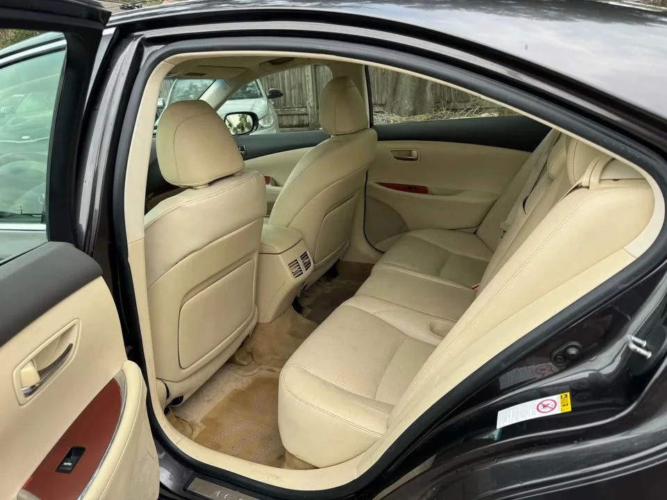 2011 Lexus ES 5th Gen - Image 11 of 20