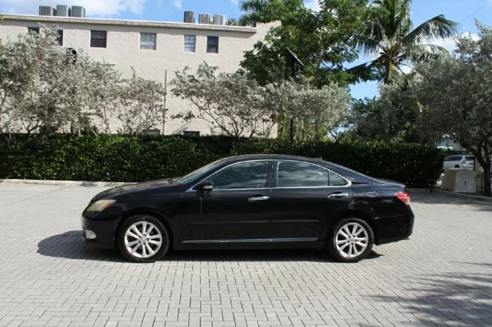 2011 Lexus ES 5th Gen - Image 2 of 14
