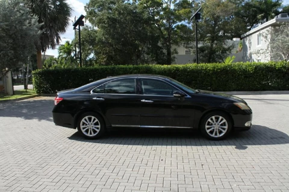 2011 Lexus ES 5th Gen - Image 5 of 14
