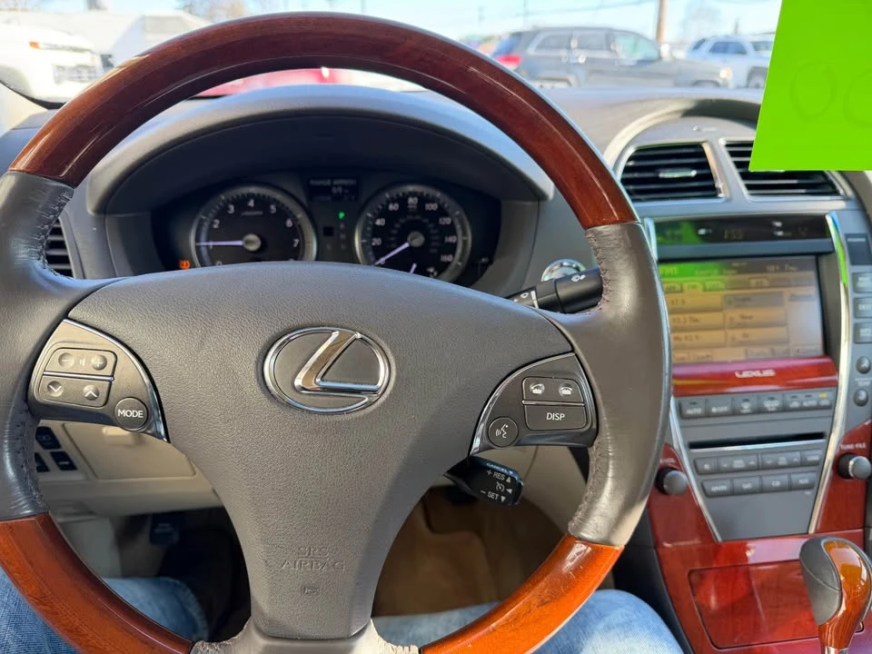 2011 Lexus ES 4th Gen - Image 9 of 10