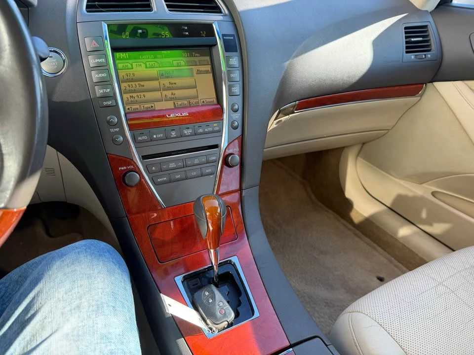 2011 Lexus ES 4th Gen - Image 10 of 10