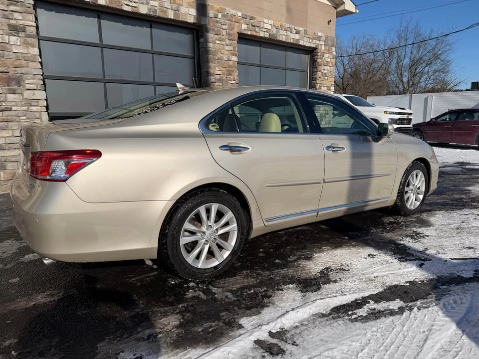 2011 Lexus ES 4th Gen - Image 2 of 10