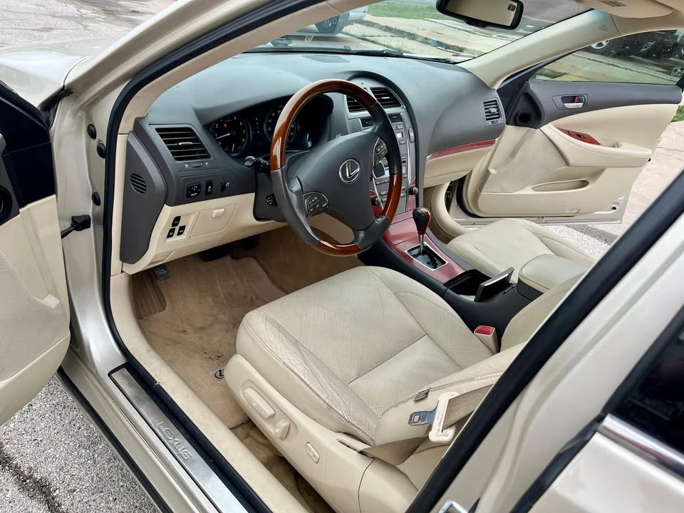 2011 Lexus ES 5th Gen - Image 11 of 15