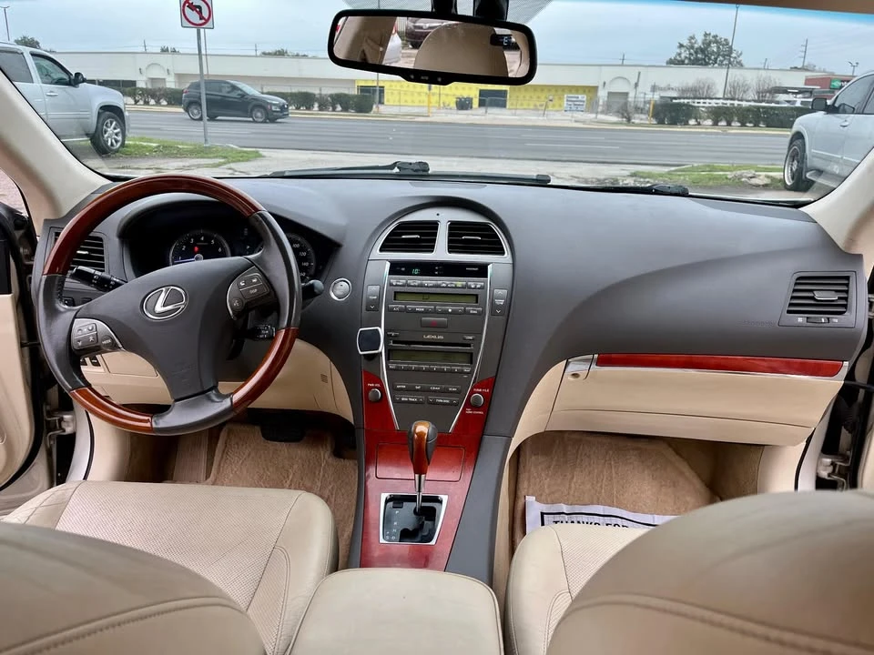 2011 Lexus ES 5th Gen - Image 14 of 15
