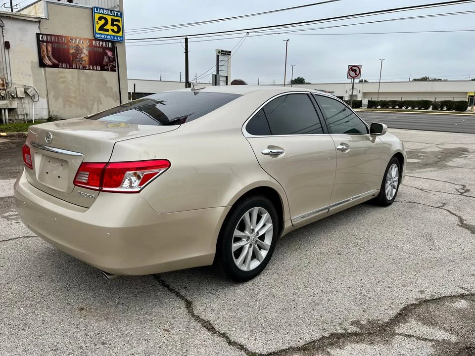 2011 Lexus ES 5th Gen - Image 3 of 15