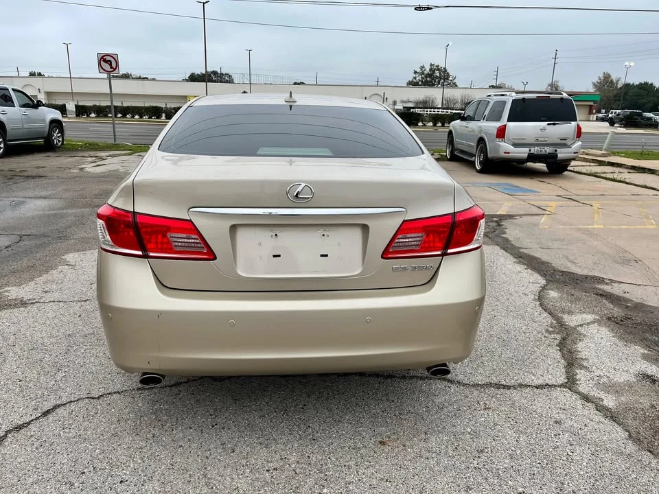 2011 Lexus ES 5th Gen - Image 10 of 15