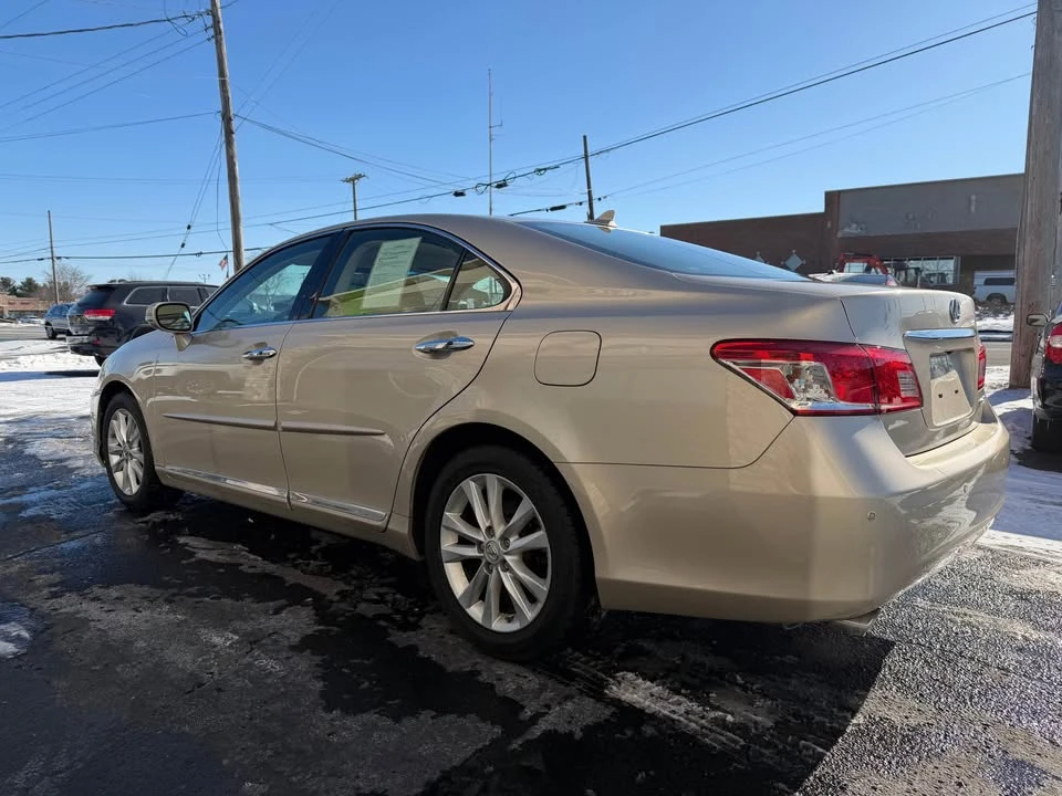 2011 Lexus ES 4th Gen - Image 4 of 10