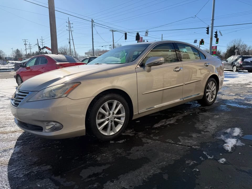 2011 Lexus ES 4th Gen - Image 5 of 10