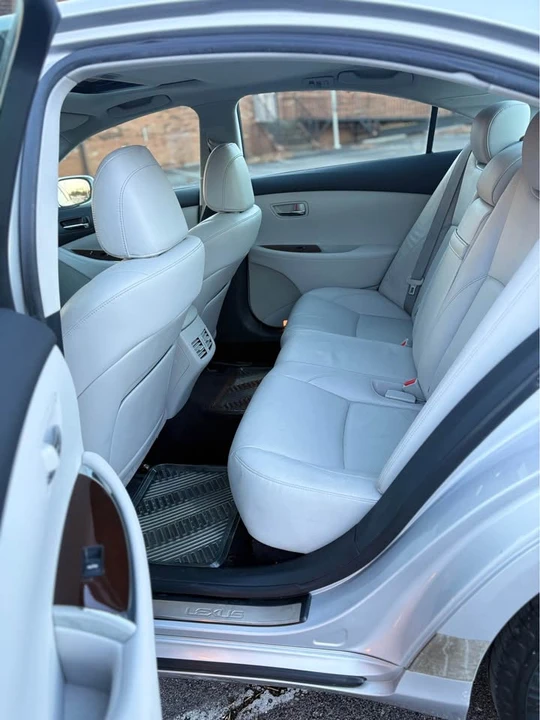 2011 Lexus ES 4th Gen - Image 8 of 18