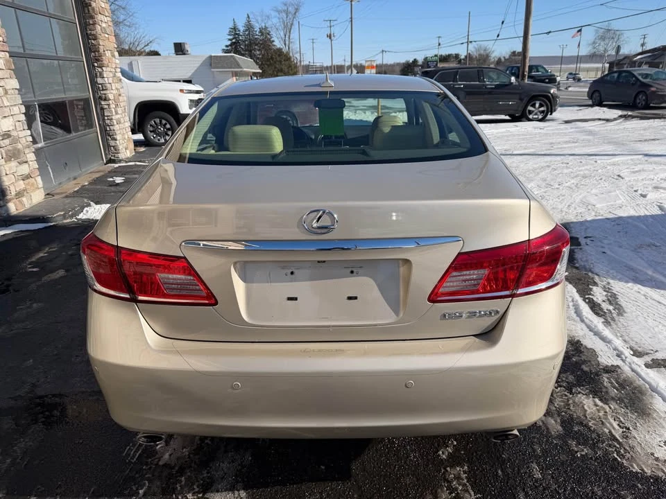 2011 Lexus ES 4th Gen - Image 3 of 10
