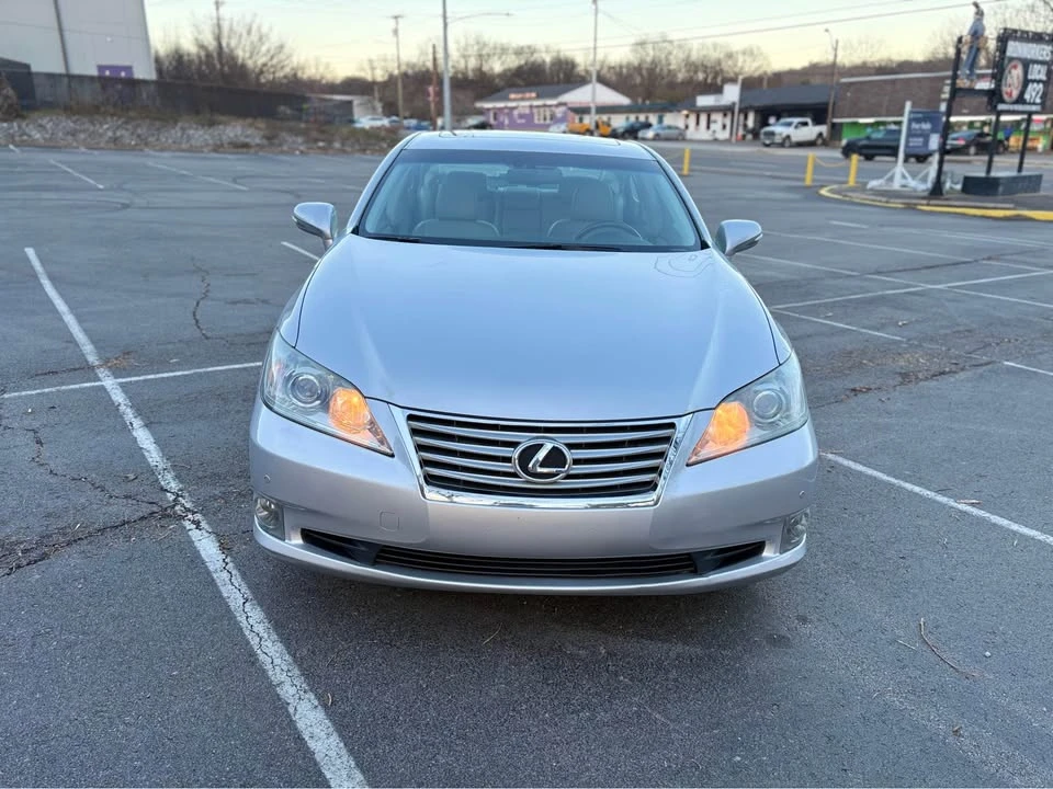 2011 Lexus ES 4th Gen - Image 2 of 18