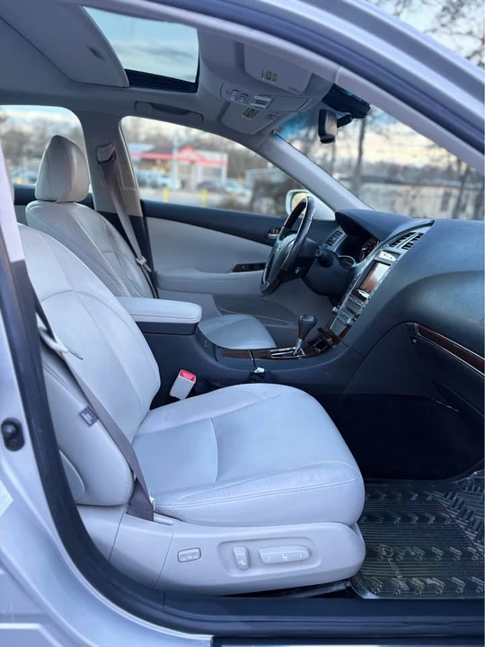 2011 Lexus ES 4th Gen - Image 18 of 18