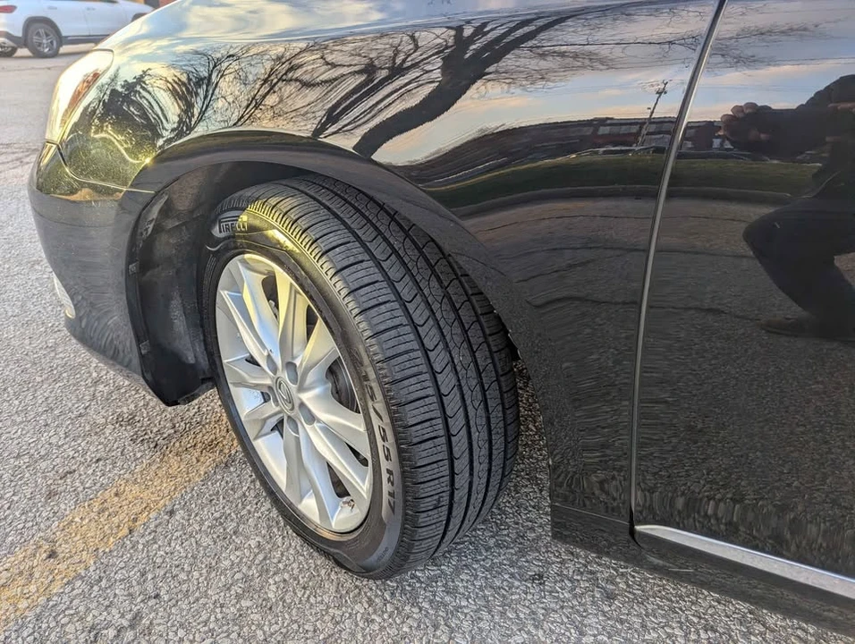2011 Lexus ES 4th Gen - Image 8 of 16