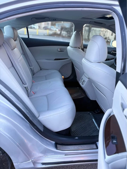 2011 Lexus ES 4th Gen - Image 10 of 18