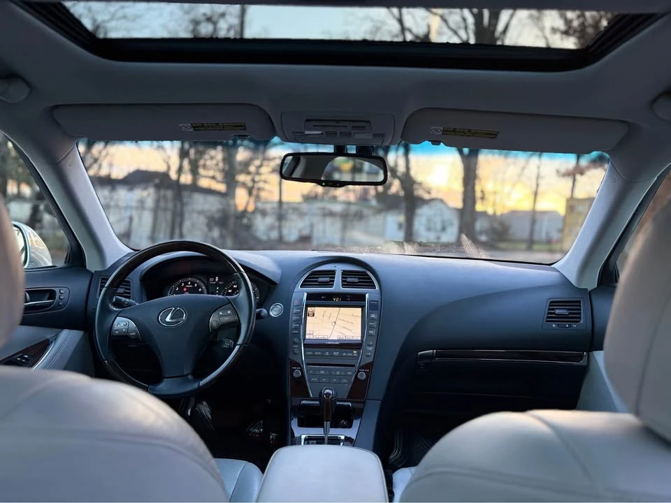 2011 Lexus ES 4th Gen - Image 13 of 18