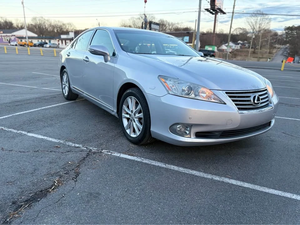 2011 Lexus ES 4th Gen - Image 3 of 18