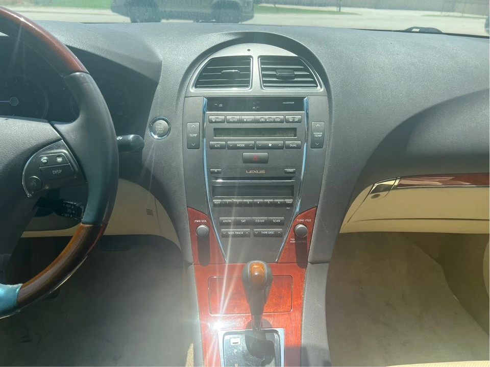 2011 Lexus ES 4th Gen - Image 15 of 17