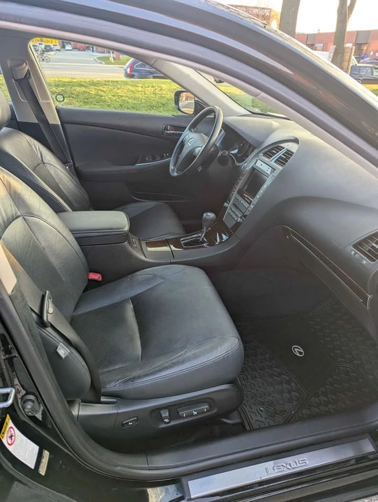 2011 Lexus ES 4th Gen - Image 13 of 16