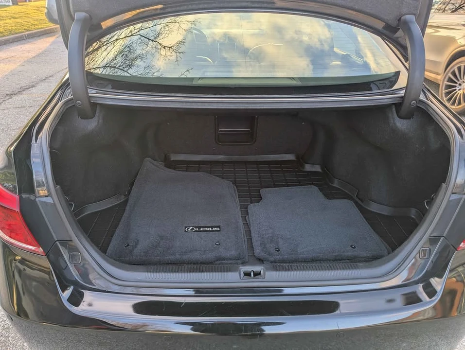 2011 Lexus ES 4th Gen - Image 12 of 16