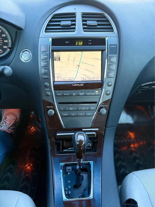 2011 Lexus ES 4th Gen - Image 6 of 18