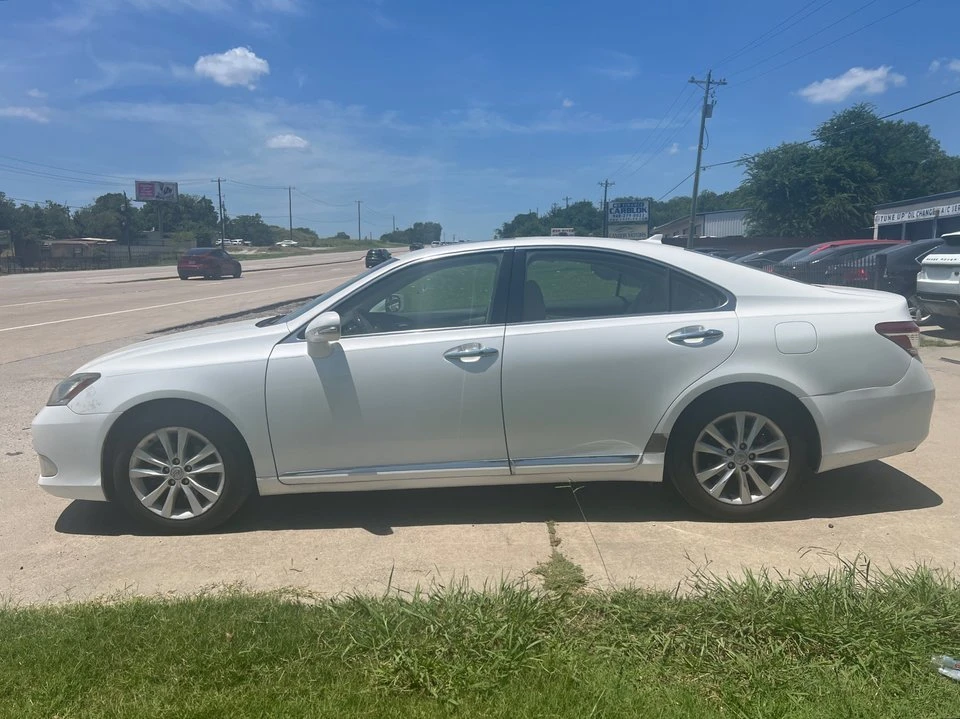 2011 Lexus ES 4th Gen - Image 6 of 17