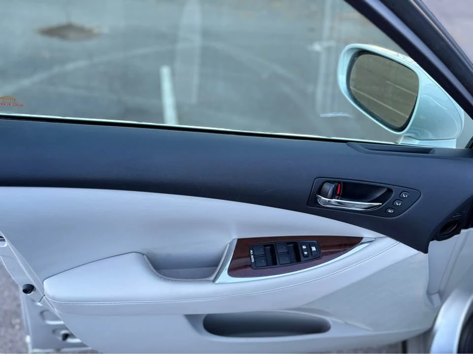 2011 Lexus ES 4th Gen - Image 11 of 18