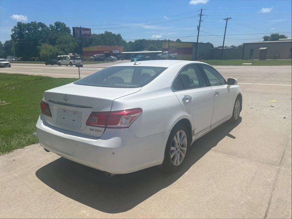 2011 Lexus ES 4th Gen - Image 4 of 17
