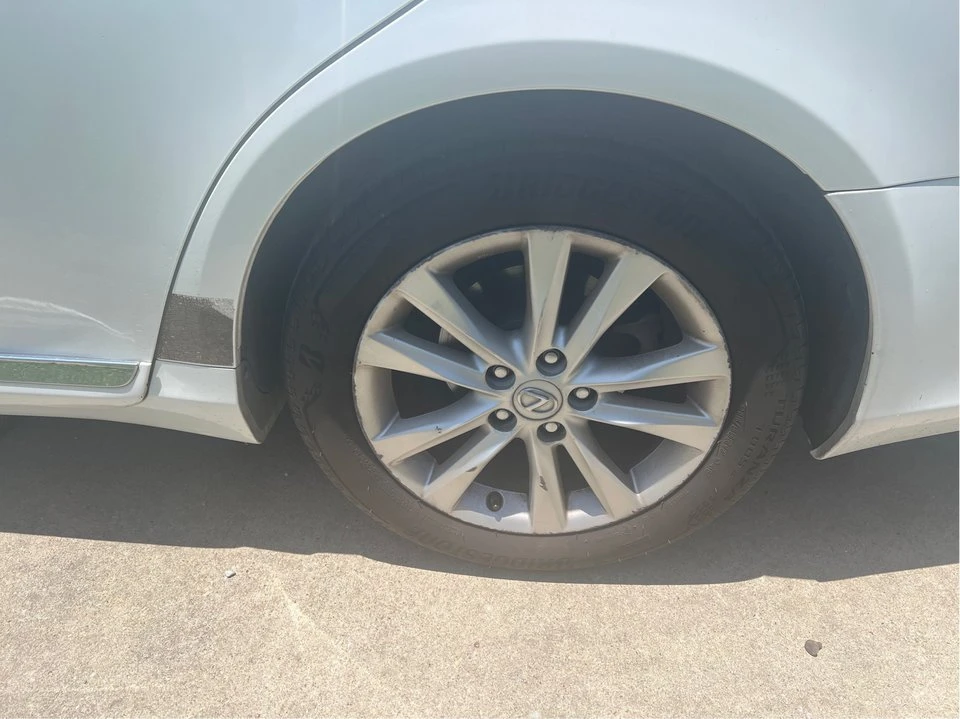 2011 Lexus ES 4th Gen - Image 12 of 17