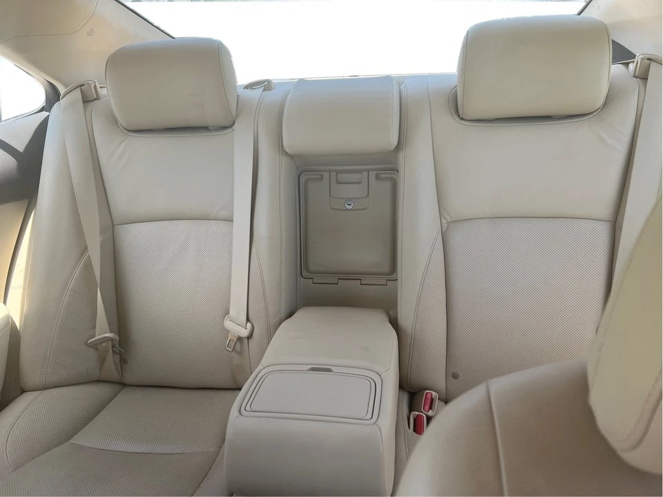 2011 Lexus ES 4th Gen - Image 16 of 17