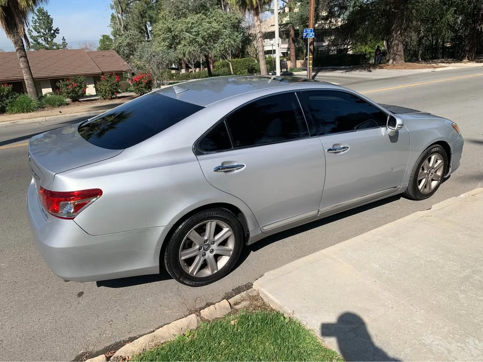 2011 Lexus ES 4th Gen - Image 5 of 12