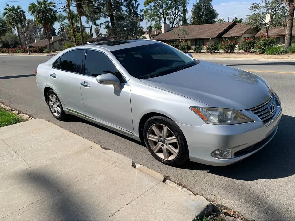 2011 Lexus ES 4th Gen - Image 3 of 12