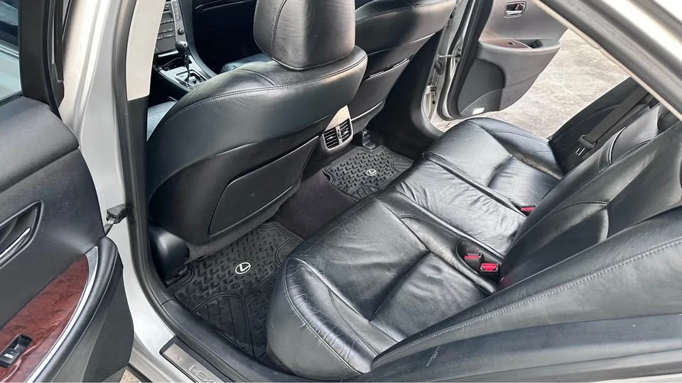 2011 Lexus ES 5th Gen - Image 16 of 19