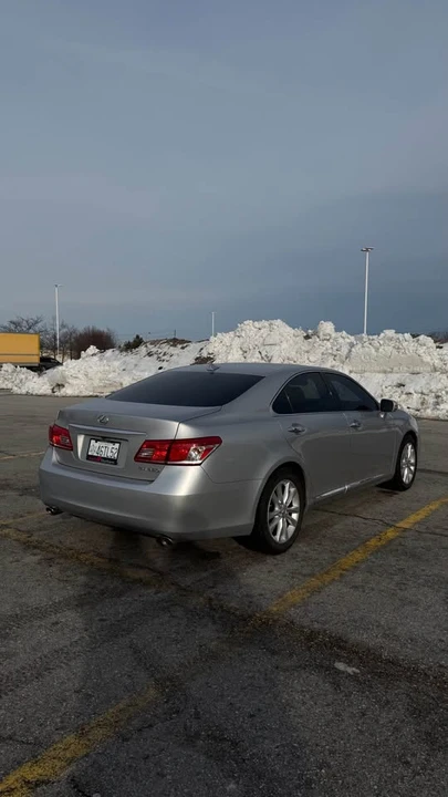 2011 Lexus ES 5th Gen - Image 8 of 19